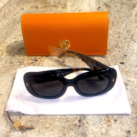 TORY BURCH NEW SUNGLASSES, CASE AND POUCH - Picture 7 of 16